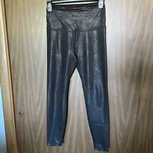 Beyond Yoga Midi Leggings. Size S.